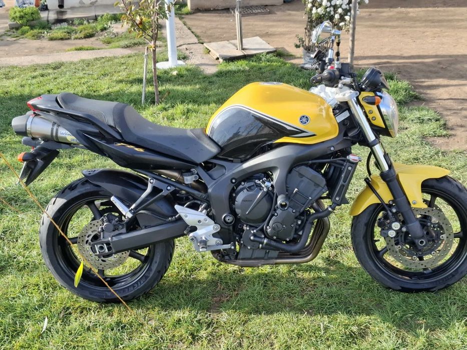 Detalii
Vând yamaha fz6 s2 naked 
Km 32000 
An 2009