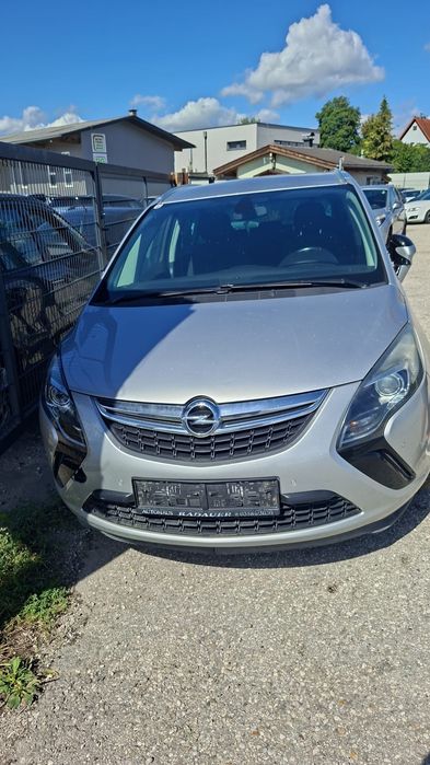 Dezmembrez Opel Zafira C 2.0  diesel 96 KW 130cp cod motor A20dt