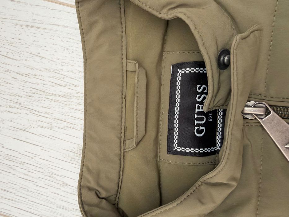 Преходно яке Guess