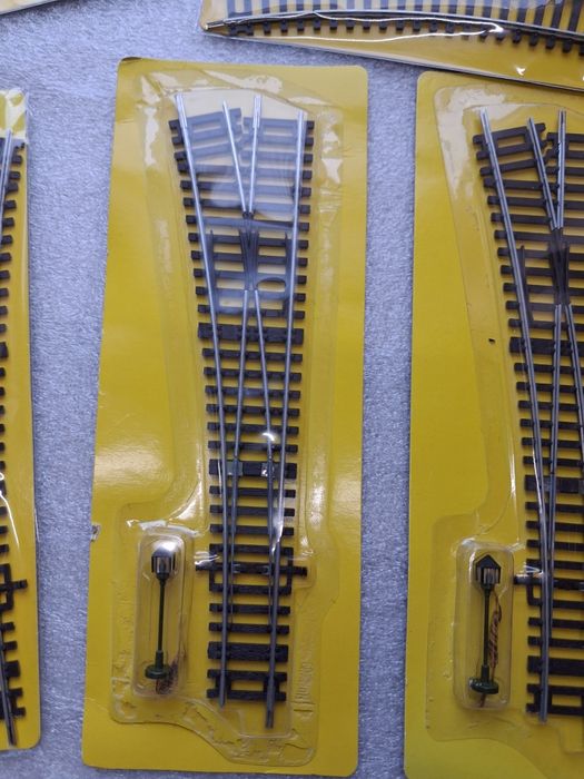 Lot macaze+sine revista trenulet electric scara H0