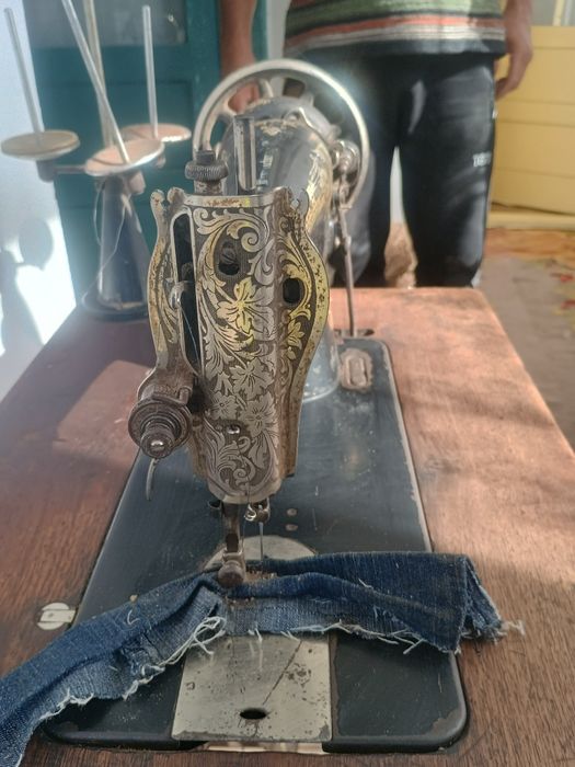 Masina de cusut Singer