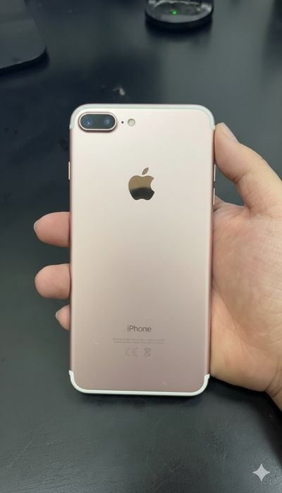 Продам iPhone 7+