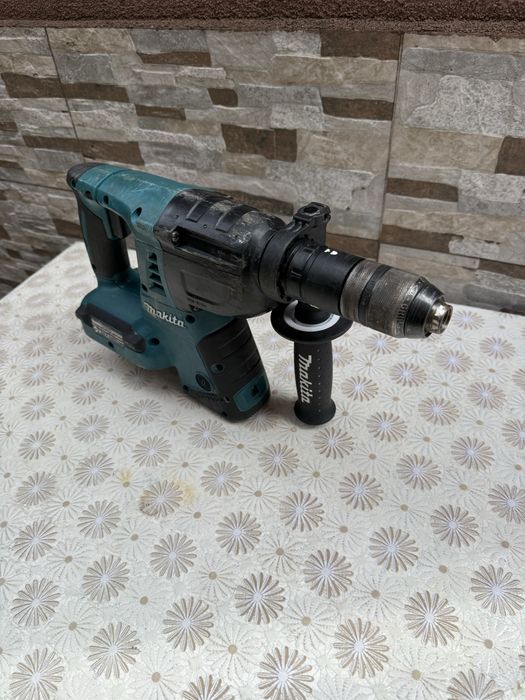 Акумулаторен перфоратор MAKITA DHR264