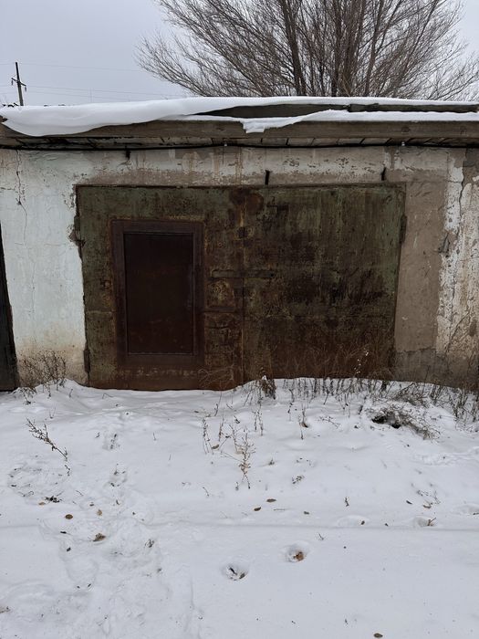 Гараж на 29кв за трактиром