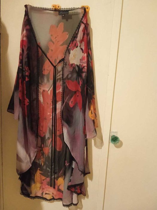 продается костюм юбка и пиджак и костюм тройка