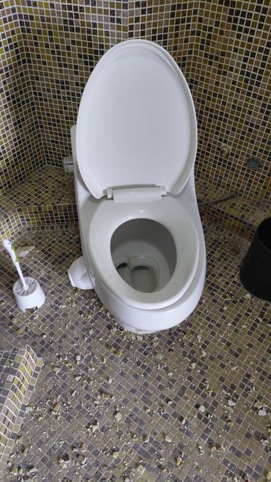 Продам унитазы  в количестве 3 шт