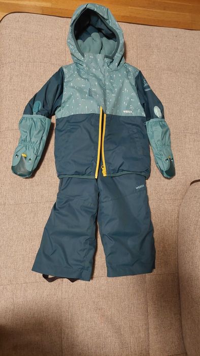 Зимен комплект на WEDZE за дете на 2-3 г. (гащеризон, яке и ръкавици)