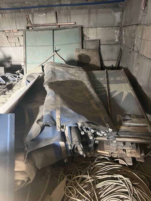 Tentkampekt sotiladi stoykalari eshiklar holati yahshi