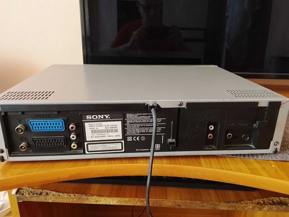Vând video  combo dvd sony