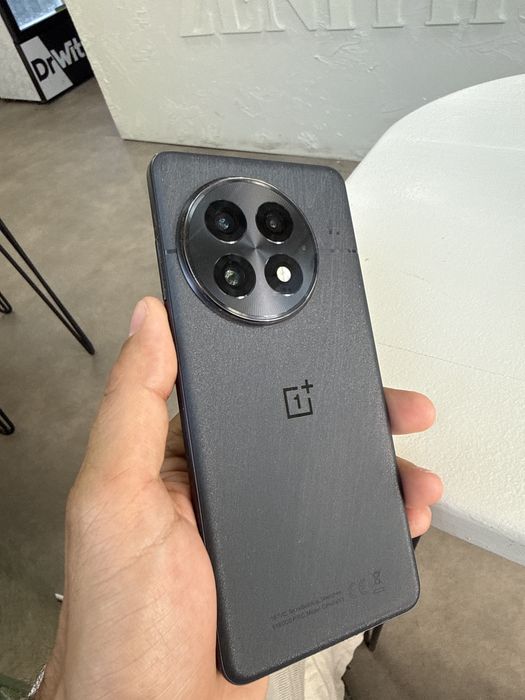 One plus 13 12GB 256GB