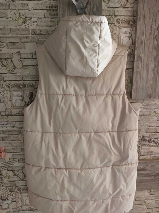 Дамски елек с качулка