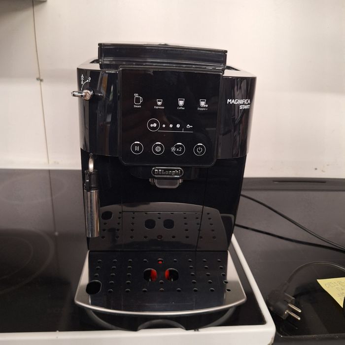 Кафе машина Delonghi Magnifica Start - нова с гаранция