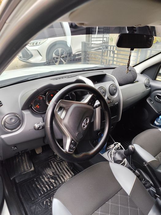 Срочно продаю свою машину Лада Ларгус