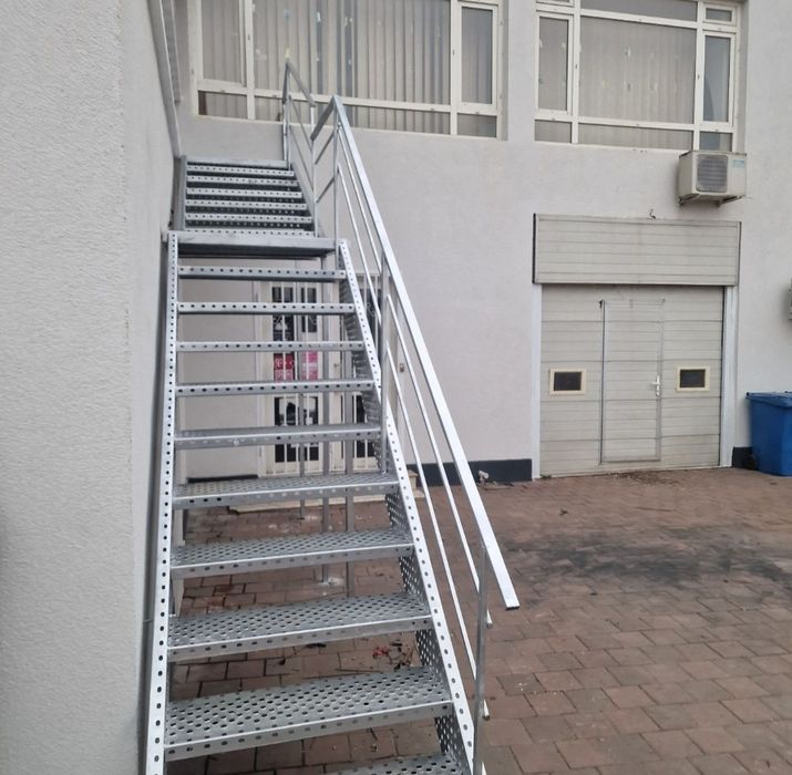 Scari metalice zincate facem la comanda sunati 90