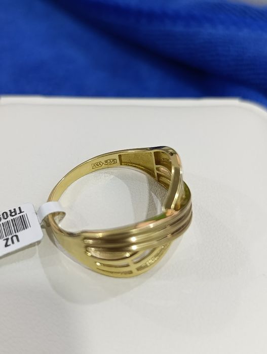 Золотое кольцо цвет жёлтый проба 585, вес 3,77 гр размер 19,5.