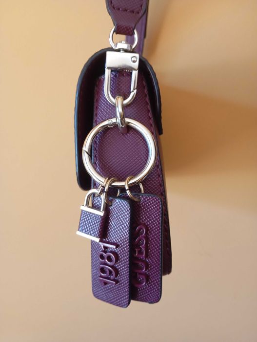 Чанта дамска Guess Cordelia Burgundy Bordeaux.