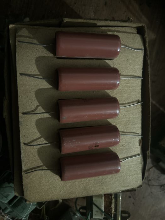 Продам конденсатор к 75-12 В 400 Вольт   0,47 мкф Есть 25 штук