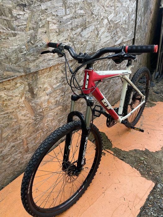Bicicleta gt avalanche frane pe disc hidraulice furca pe aer  roti 26”