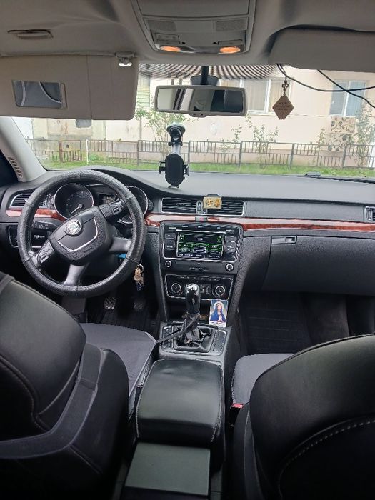 SKODA Superb 2011 — imagine 5