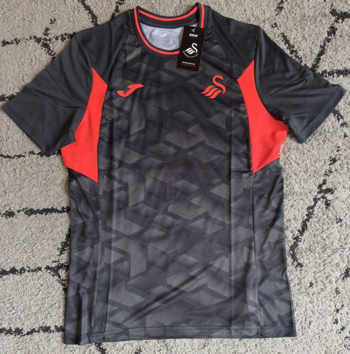 (06.03) Оригинални футболни тениски и горнища