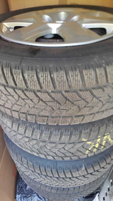 Roți de  iarnă  Nissan 215/65/R16 DUNLOP