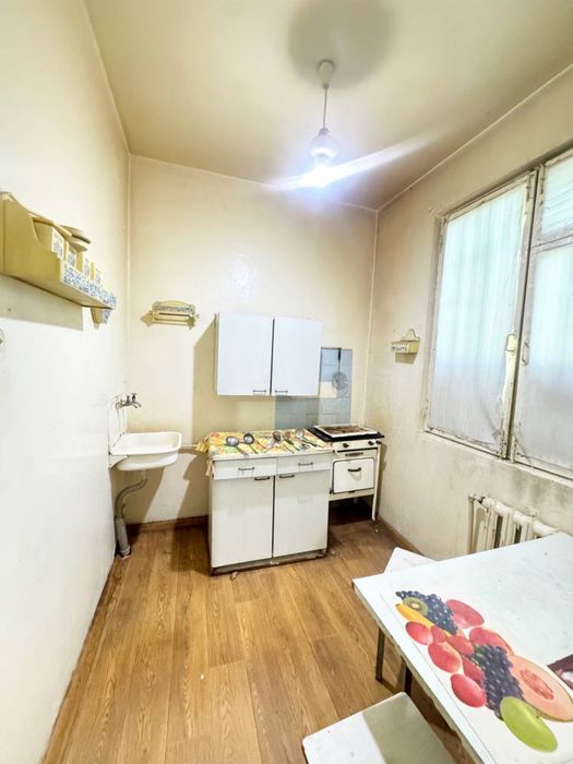 Чиланзар 11. Срочно. Продажа. 2 х комнатная Разделка