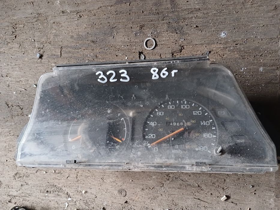 Щиток приборов Мазда 323 на 1986г