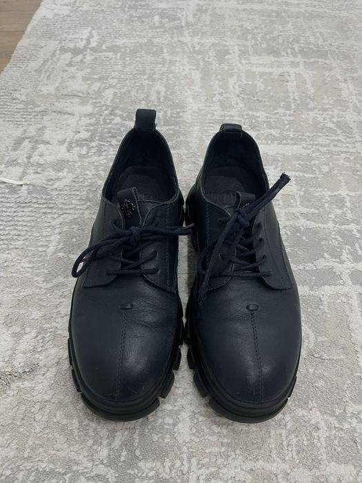 Продам кожаные женские туфли