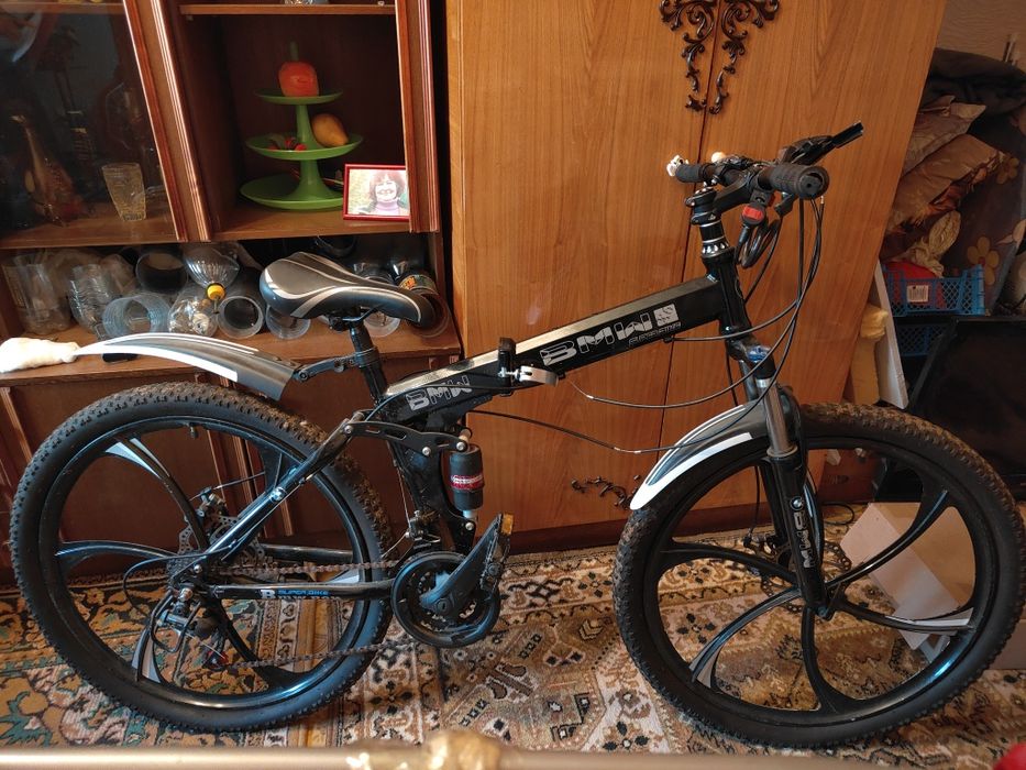 Продам.Велосипед БМВ.В хорошем состоянии.Один раз катались.