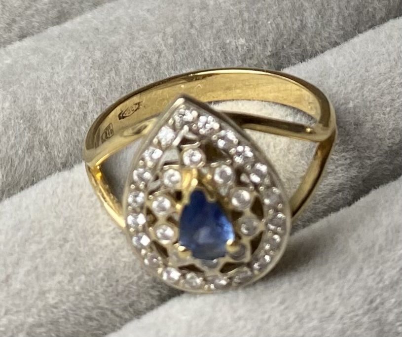 Кольцо с бриллиантами и сапфиром