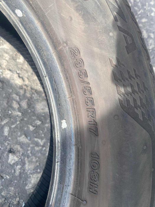 2 броя летни гуми Bridgestone 235/55 R17 Dot 2522 ном 44