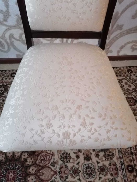 Продам срочно 10 стульев!