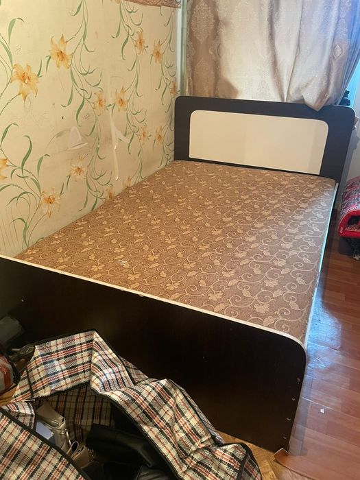 Двуспальная кровать