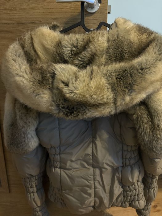 Дамско късо яке с качулка и пух