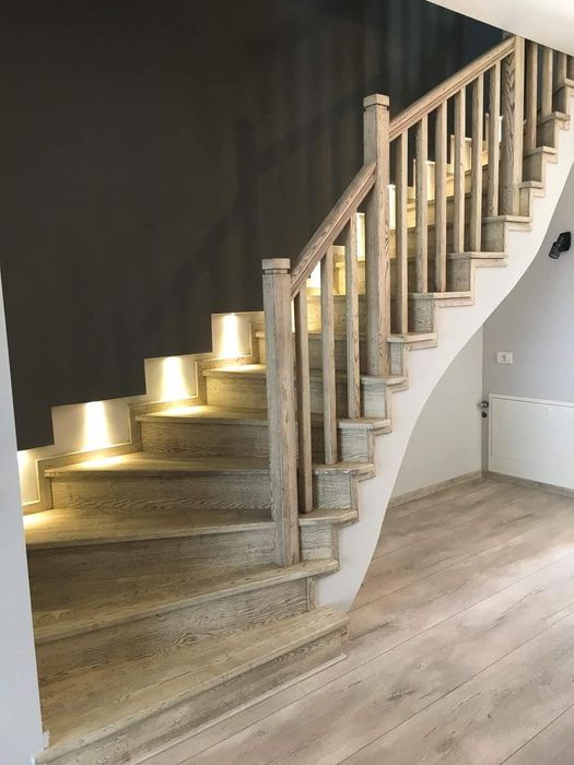 Scări din lemn masiv, balustrade, riflaje