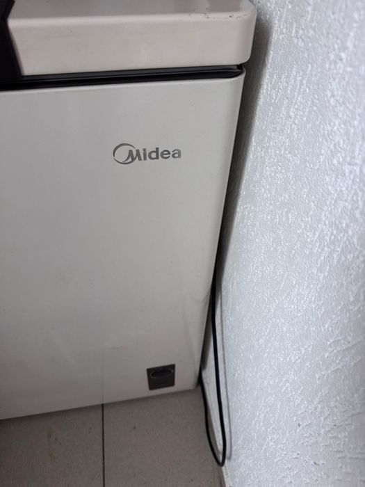 Lada frigorifica Midea