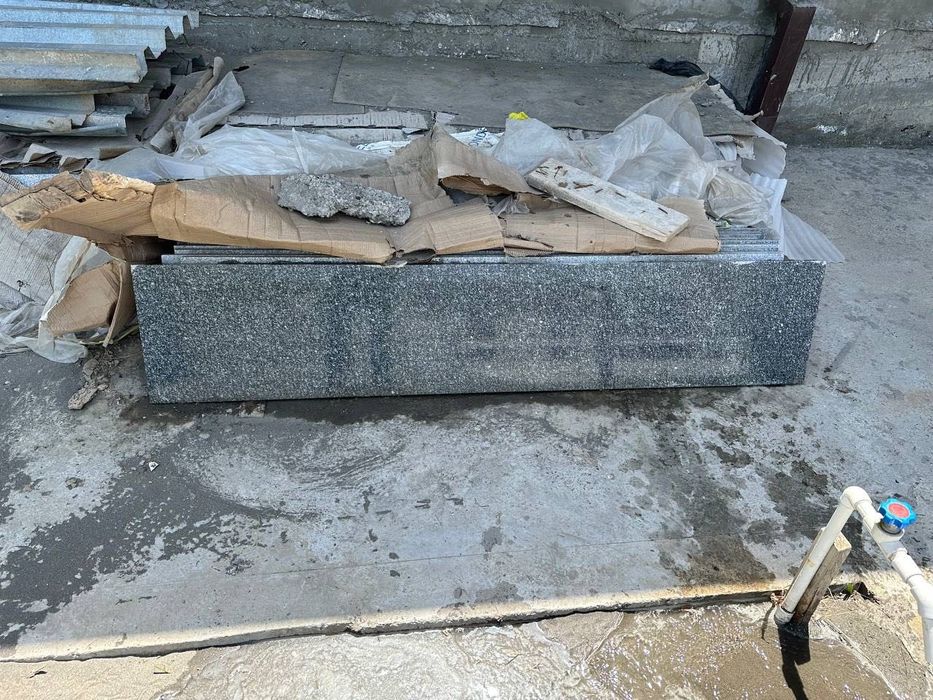 Гранит Кук сарой 185,000 торг имеется