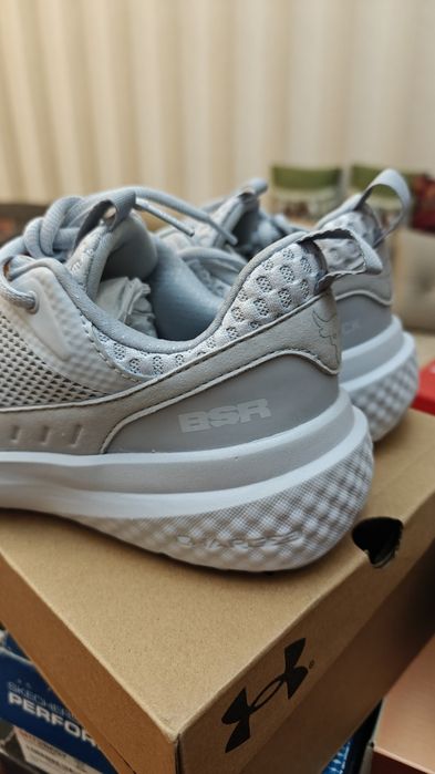 Кроссовки беговые Under Armour со скидкой