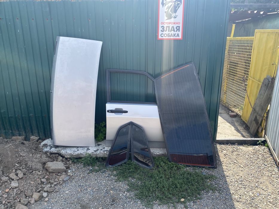 Продам запчасти ваз 99 все с шумкой передние двери в сбори со стекло п