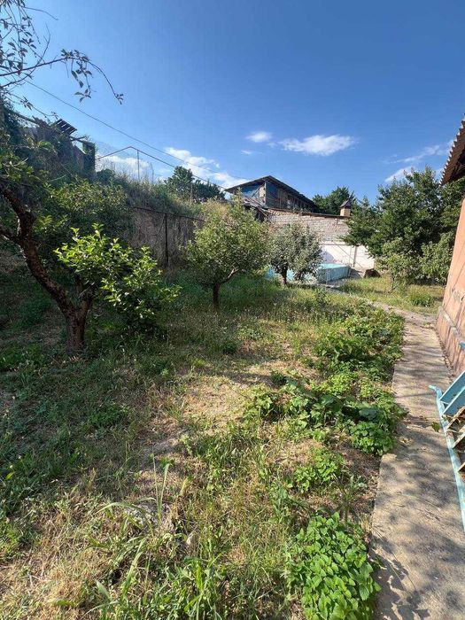 Продаётся участок под строительство 9 соток на против Узбекистон боги.