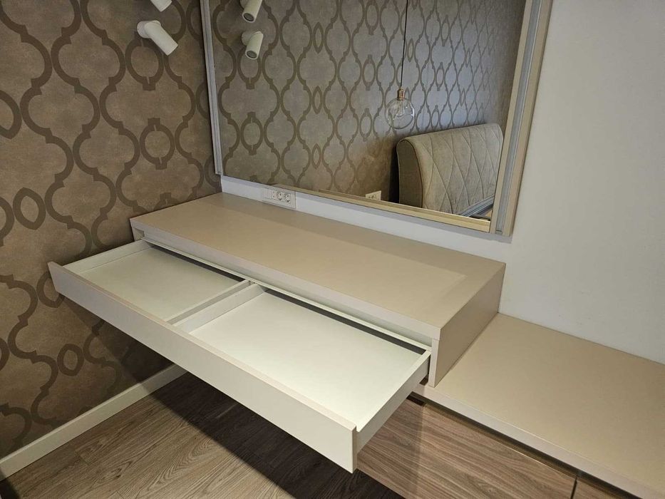 Mobila dormitor cu masuta machiaj (oglinda inclusa) + noptierele!!