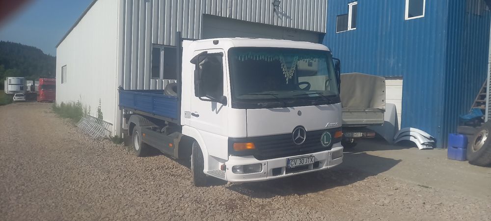Mercedes atego 818 basculabil 3 parti basculare pe cutie an 2001