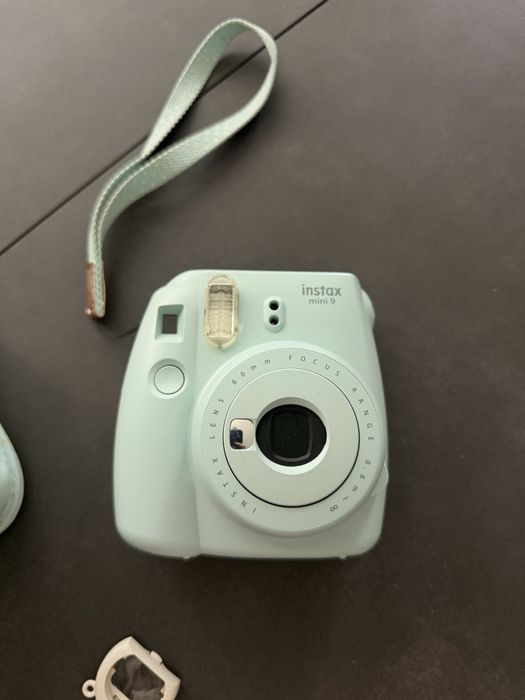 Камера за моментни снимки Instax mini 9