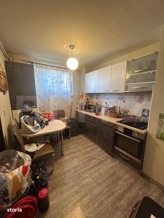 Apartament cu 3 camere,  zona Astra, parcare si boxa