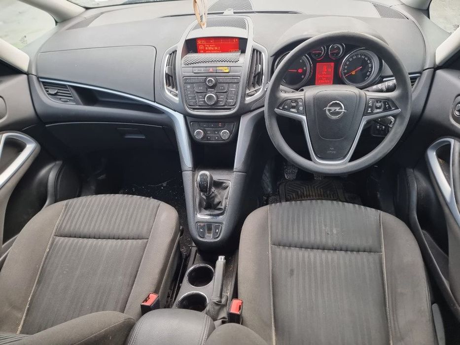 Dezmembrez Opel Zafira C 2015 motor 2.0cdti  136cp cod A20DT usa portiera stanga dreapta fata spate bara capota far trager stop 7 locuri scaune navigatie dezmembrari