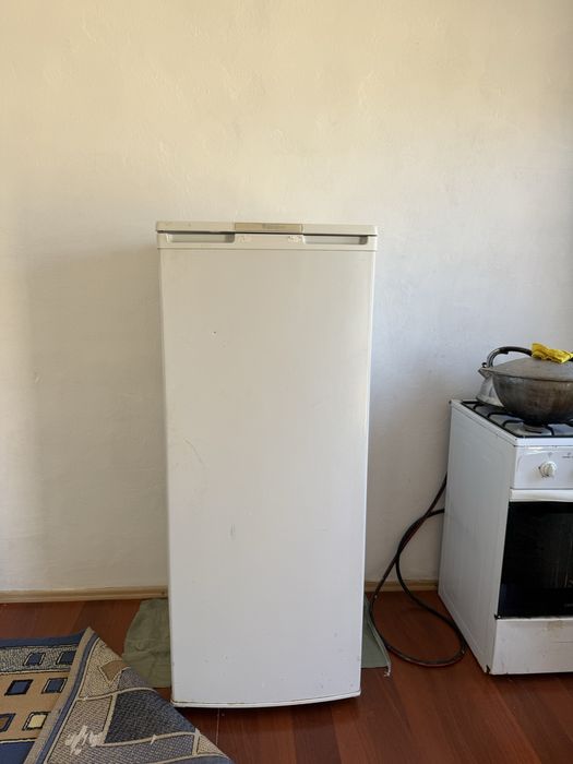 Холодильник.        .