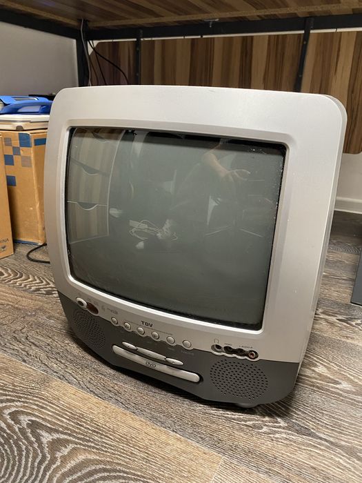 Старые телевизоры Toshiba и TDV