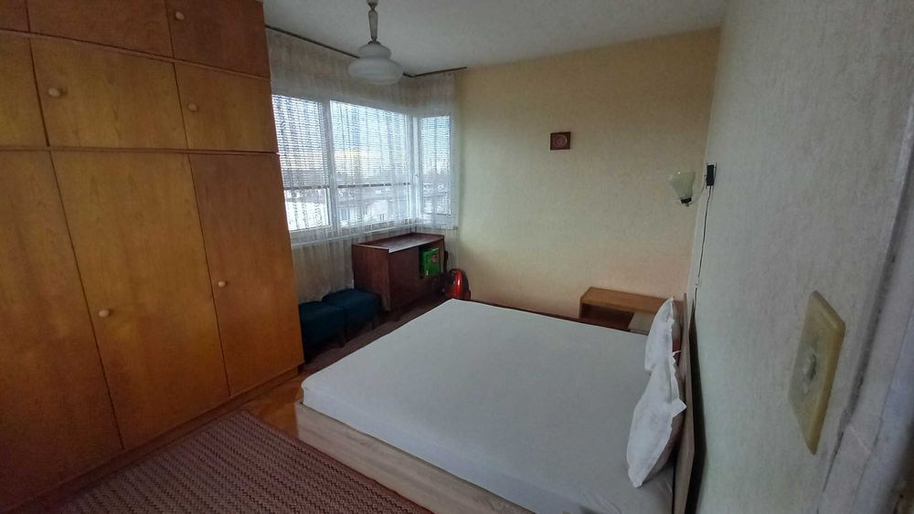 Двустаен апартамент в жк Надежда 4