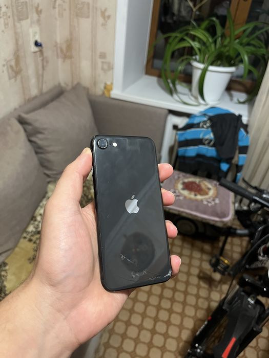 Продам Iphone se 2