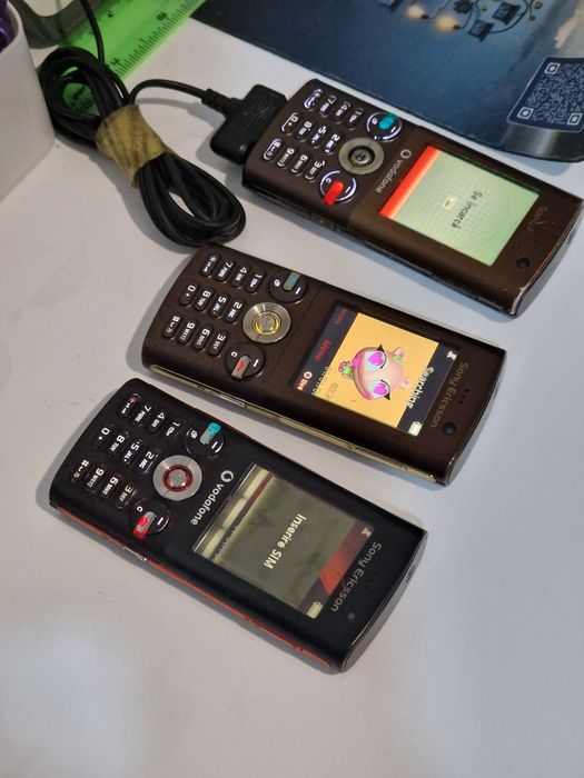 Telefoane Sony Ericsson si Motorola cu incarcator